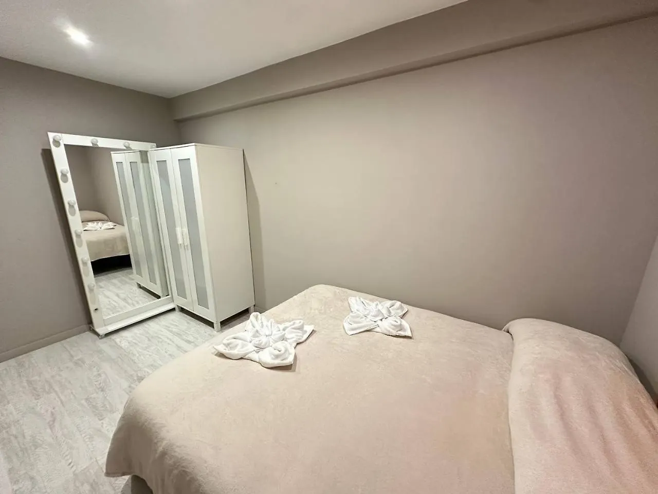 Bed & Breakfast Plaza Serra Barcelona Spain